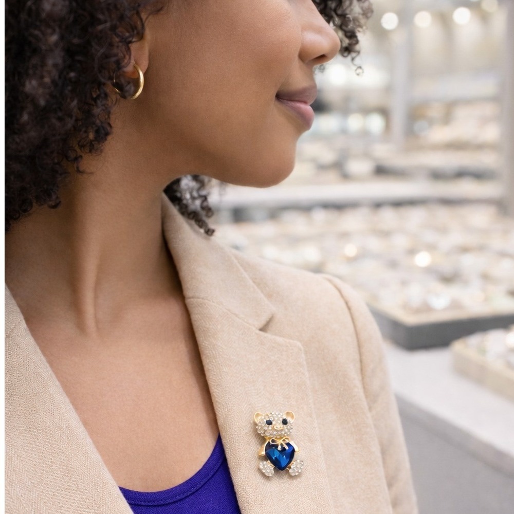 Teddy Bear Heart Crystal Brooch Gold Tone Blue Rhinestone Scarf Pin Gift Box - Picture 3 of 3